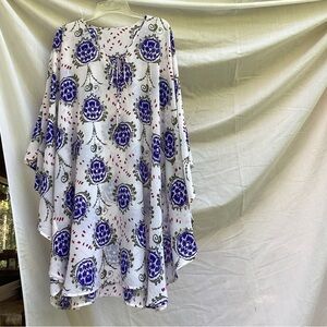 Unbranded white and blue patterned tunic, one size